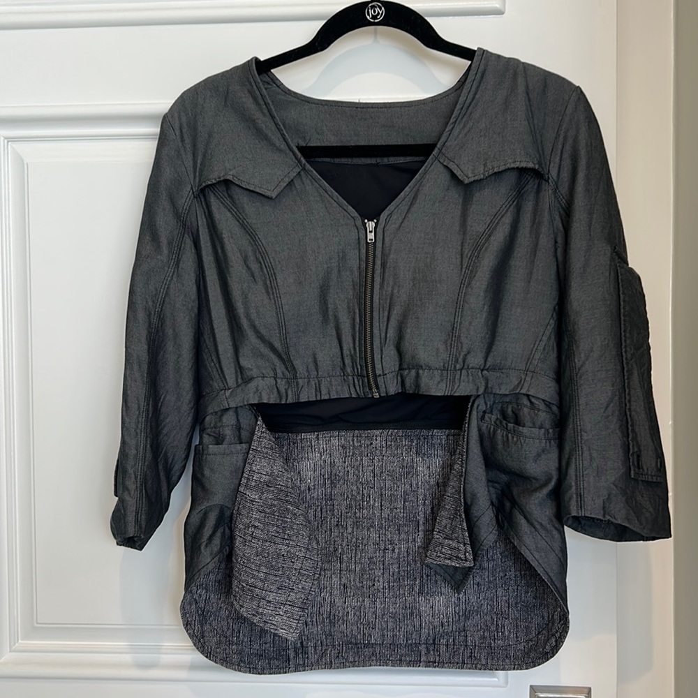 Woman’s Lululemon tuxedo detachable jacket charcoal size 6